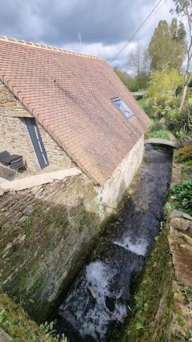 Ancien Moulin Pres D'Un Ruisseau Vila Sallen Exterior foto