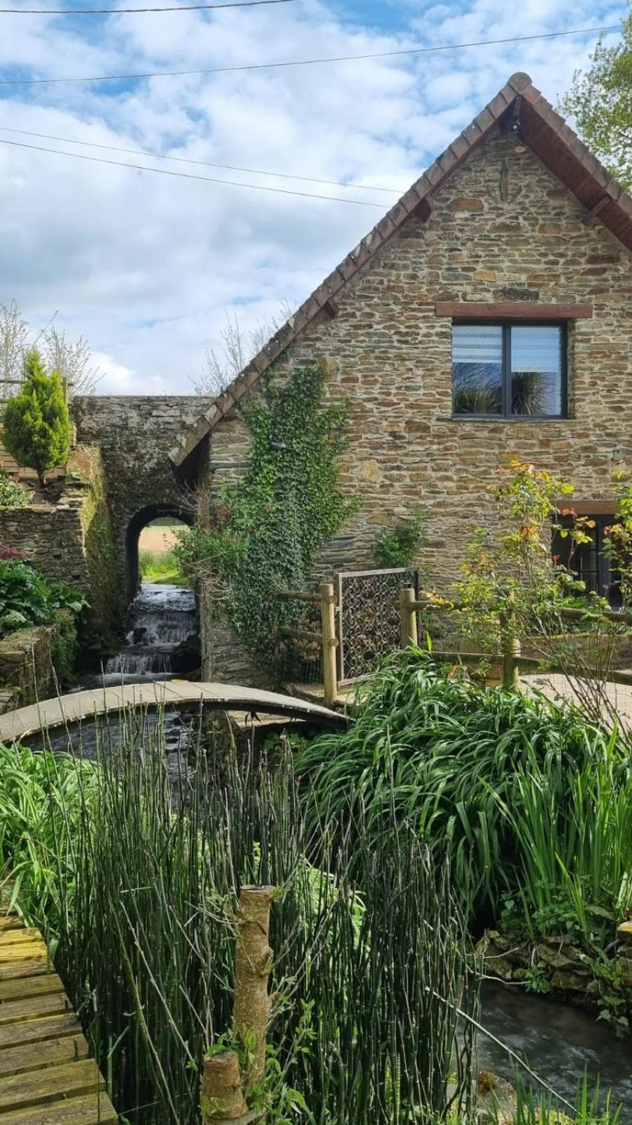 Ancien Moulin Pres D'Un Ruisseau Vila Sallen Exterior foto