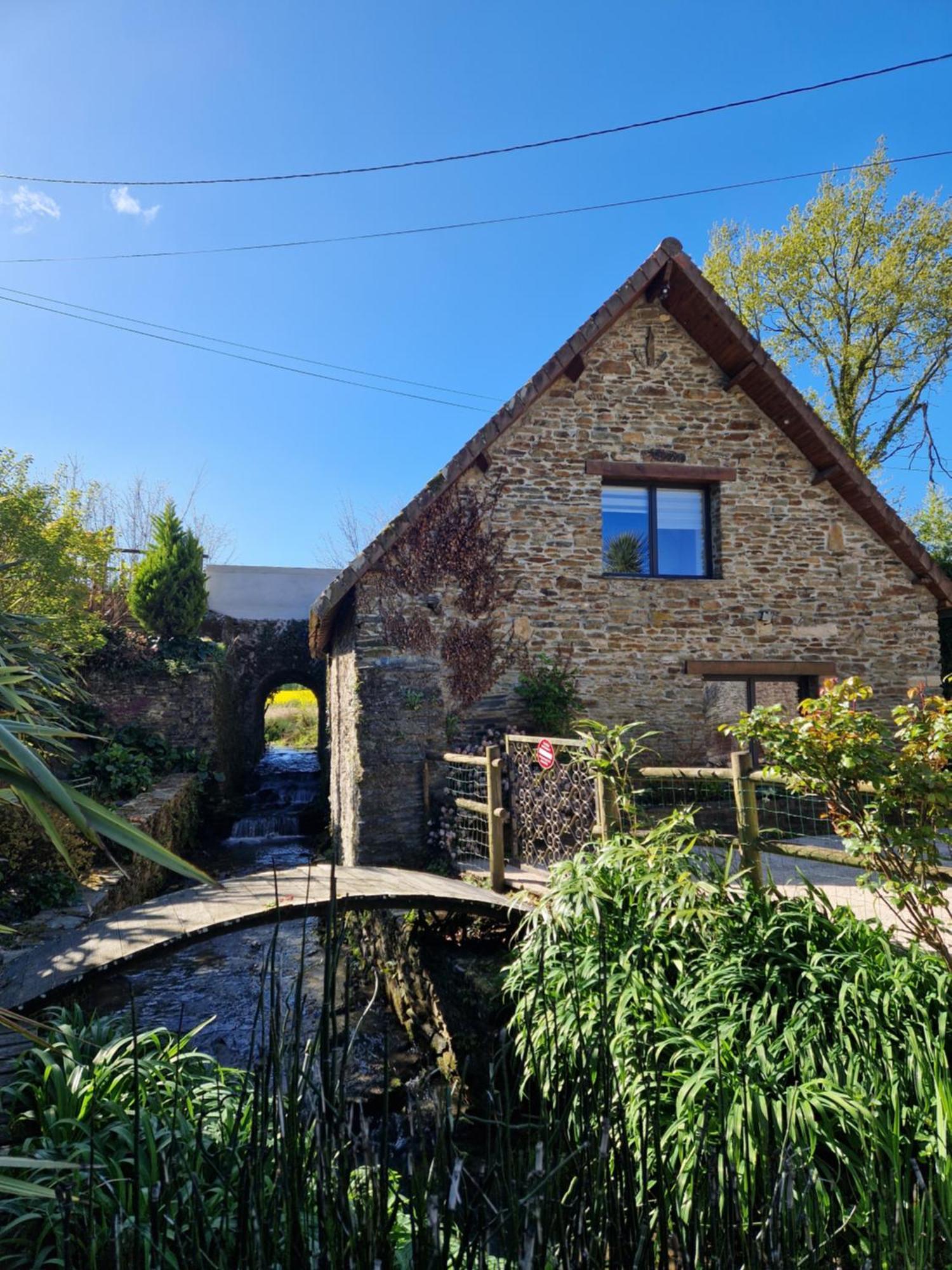 Ancien Moulin Pres D'Un Ruisseau Vila Sallen Exterior foto